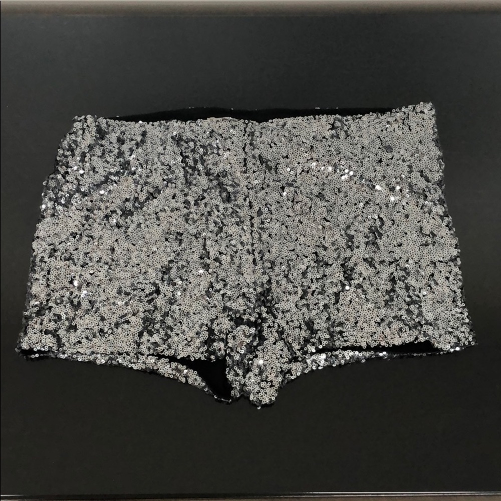 ‼️SOLD‼️Silver sequined glitter sparkle shorts